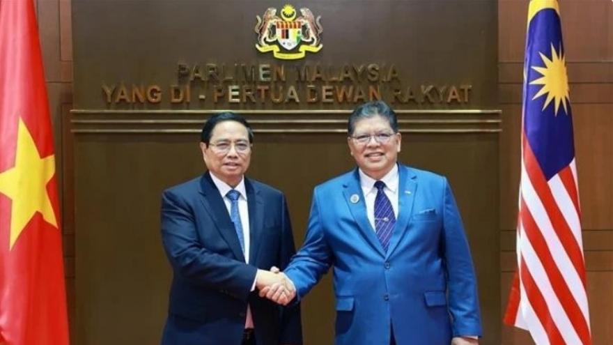 PM Pham Minh Chinh meets Speaker of Malaysian House of Representatives